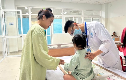 Điều trị thành công, cứu sống bệnh nhi mắc sốt xuất huyết thể não nặng